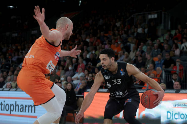 轻球员更多 轻球员更多